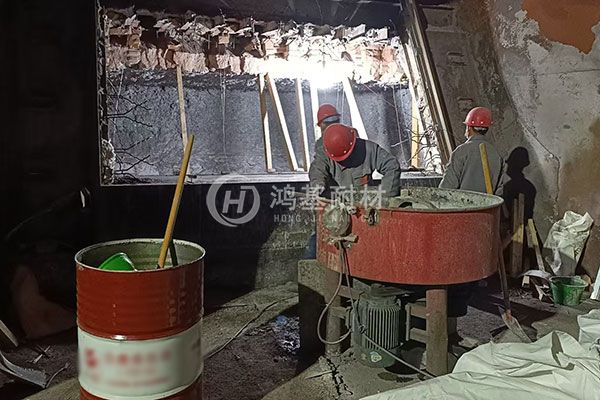 熔鋁爐爐門修補(bǔ)