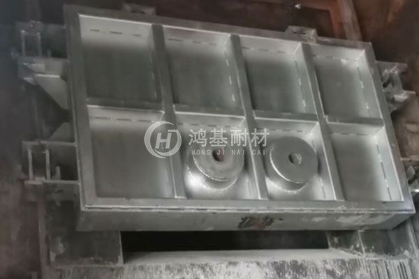湖北某鋁業(yè)熔鋁爐爐門修補(bǔ)項(xiàng)目案例