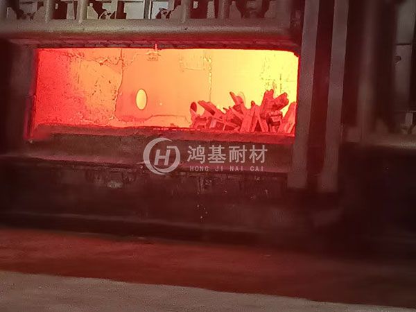 45噸雙室熔鋁爐試產(chǎn)